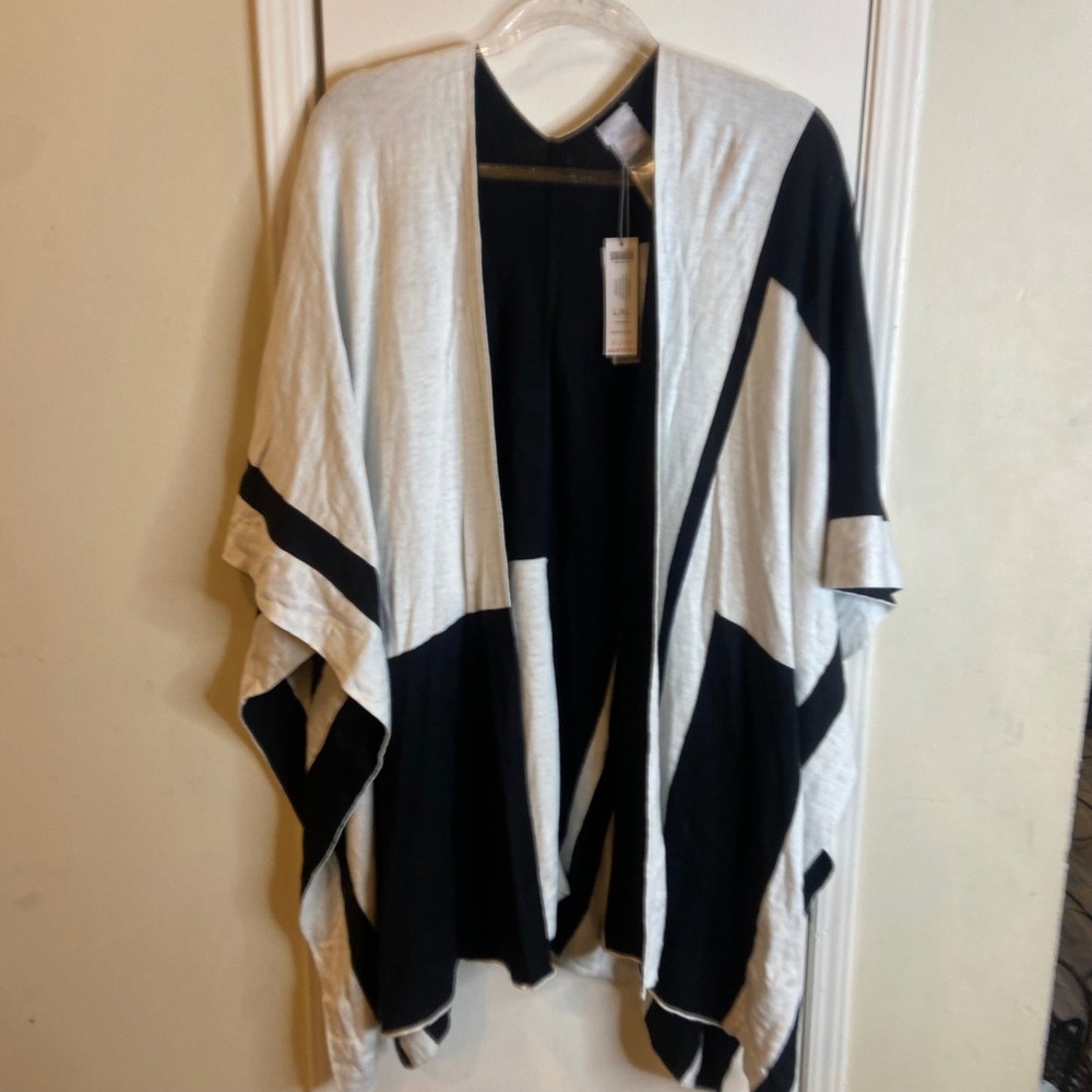 Chicos Reversible Colorblock Ruana Wrap Black White Knit L/XL 570322926 - Picture 6 of 6